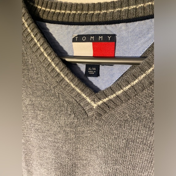 TOMMY HILFIGER grey thick knit sleeveless vest - Picture 4 of 4